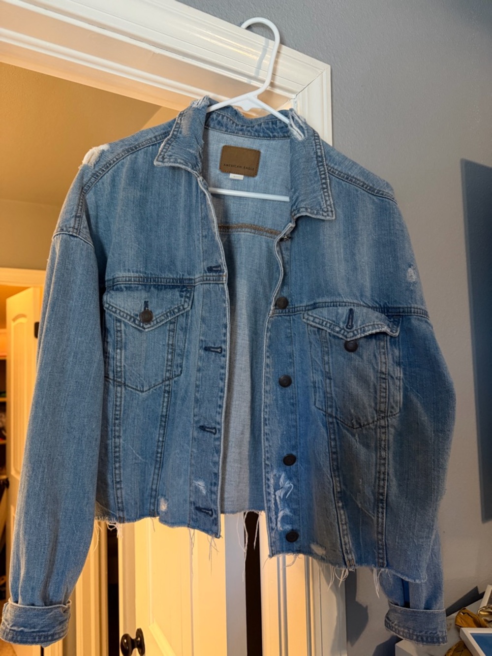 American Eagle Distressed Cropped Denim Jacket - Light Blue